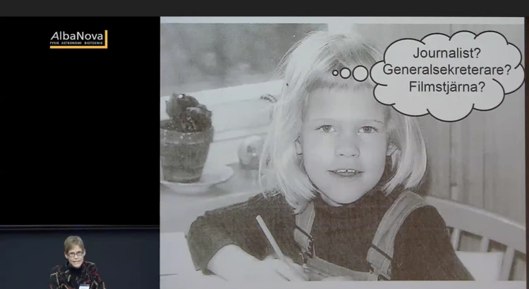Garbriella Stenberg Wieser visar en bild på sig själv som barn med tankebubblan "Journalist? Generalsekreterare? Filmstjärna?" Garbriella Stenberg Wieser visar en bild på sig själv som barn med tankebubblan "Journalist? Generalsekreterare? Filmstjärna?"