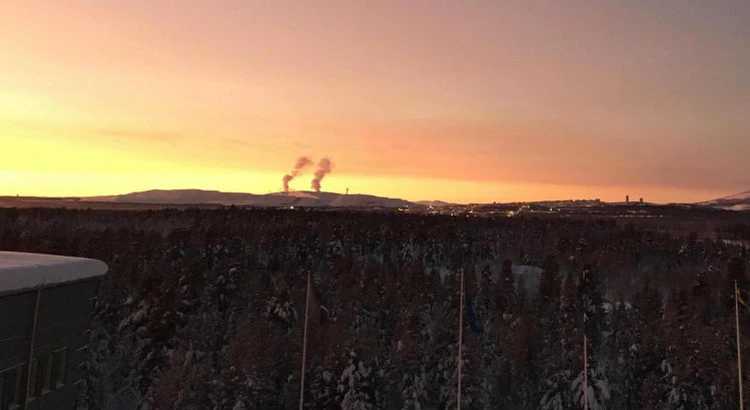 Utsikt mot Kiruna från taket av IRF:s huvudkontor under polarnatten Utsikt mot Kiruna från taket av IRF:s huvudkontor under polarnatten
