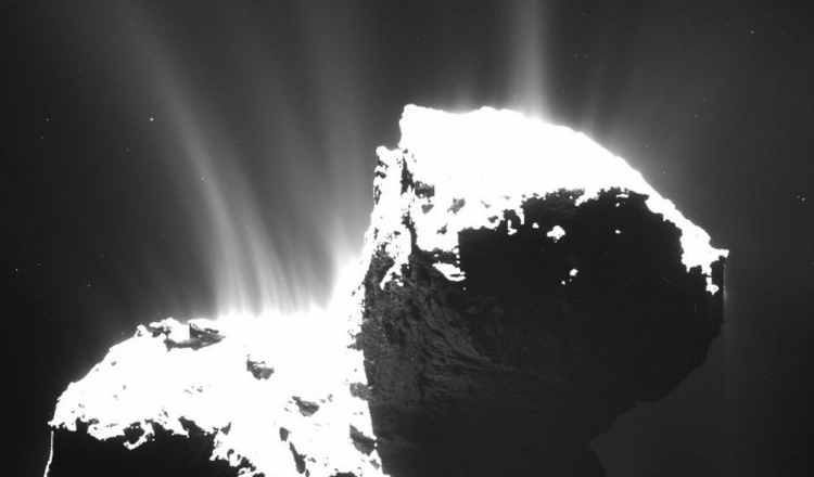 Kometen 67P/Churyumov-Gerasimenko i starkt solljus