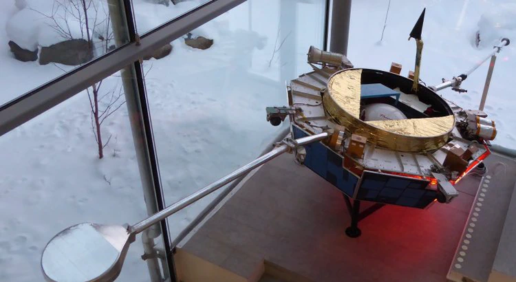 Ingenjörsmodell av Satelliten Viking i IRF:s foajé Ingenjörsmodell av Satelliten Viking i IRF:s foajé
