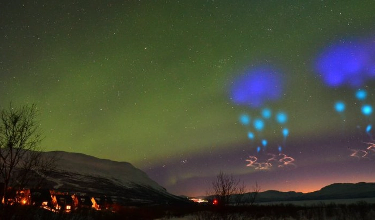Similar scientific experiments for aurora studies have been done by NASA from the Norwegian space base on Andøya. Northern lights cameras in Abisko captured the colorful clouds.