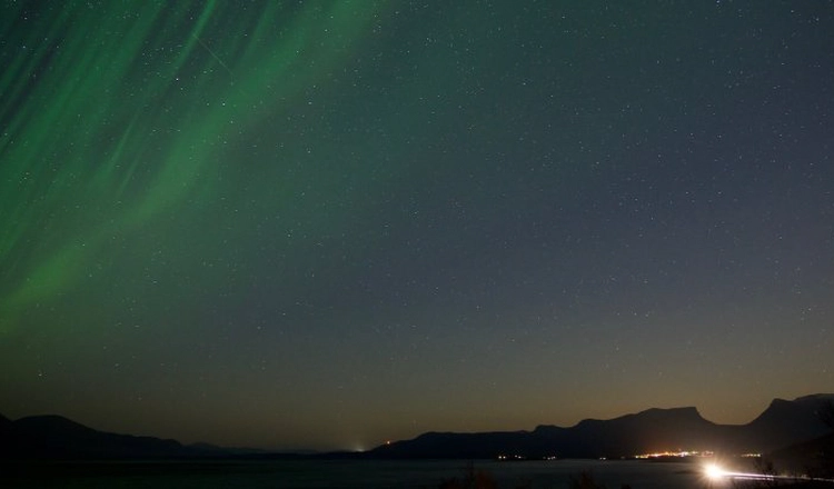 Norrsken över Torneträsk, Abisko och Lapporten.