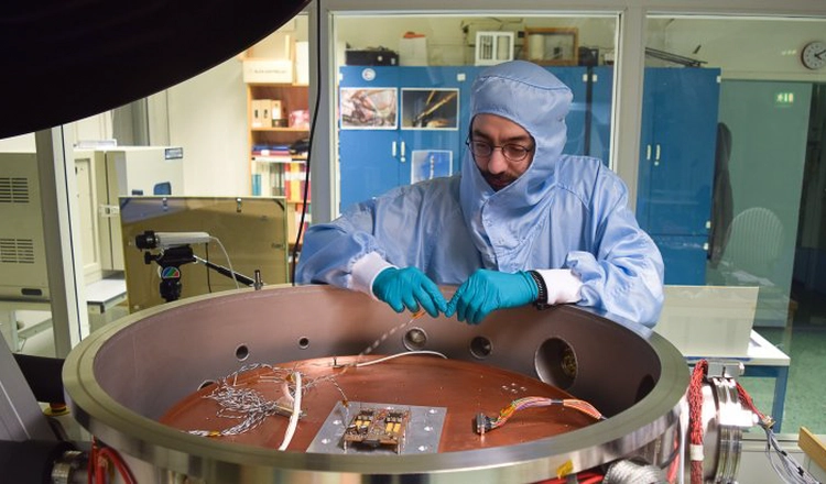 The thermal vacuum chamber and IRF research engineer Atakan Sirin.