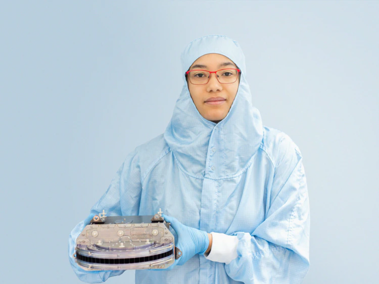 Angèle Pontoni with Jovian Neutrals Analyzer (JNA). Photo: Annelie K. Nilsson/IRF