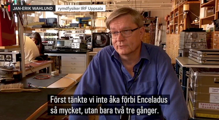 Jan Erik Wahlund intervjuas i elekroniklabbet i Uppsala, skärmdump från SVT:s inslag. Jan Erik Wahlund intervjuas i elekroniklabbet i Uppsala, skärmdump från SVT:s inslag.