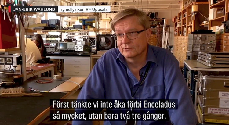 Jan Erik Wahlund intervjuas i elekroniklabbet i Uppsala, skärmdump från SVT:s inslag. Jan Erik Wahlund intervjuas i elekroniklabbet i Uppsala, skärmdump från SVT:s inslag.