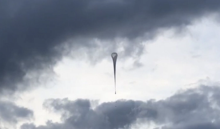 Experimentet innebär att det för första gången släpps tre ballonger, vardera 4000 kubikmeter, samtidigt från Esrange. Under monteras infraljudssensorer på en 100 meter lång lina och tre ytsprängningar utförs på gruvområdet i Mertainen.