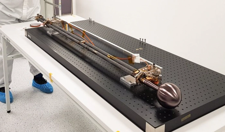 I det svenskledda instrumentpaketet Radio & Plasma Wave Investigation, RPWI, ingår bland annat fyra langmuirsonder på tre meter långa bommar till rymdmissionen JUICE (Jupiter ICy moons Explorer).