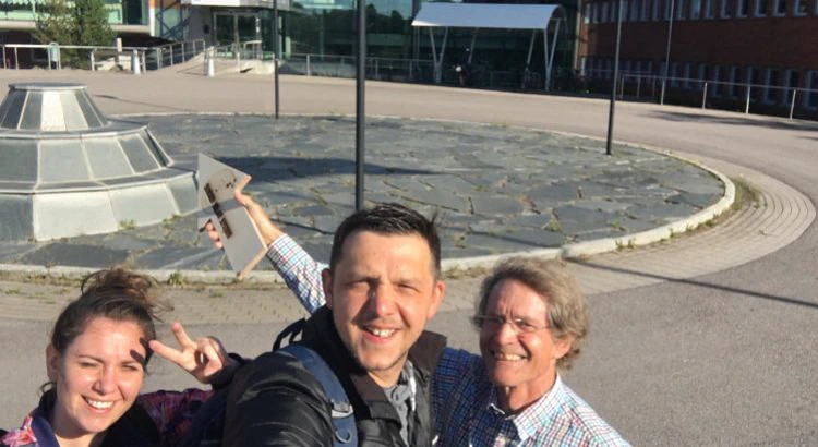 Dokumentärfilmarna Aldona och Adam från Polen tillsammans med IRF:s informationsansvarige Rick Mc Gregor. Dokumentärfilmarna Aldona och Adam från Polen tillsammans med IRF:s informationsansvarige Rick Mc Gregor.