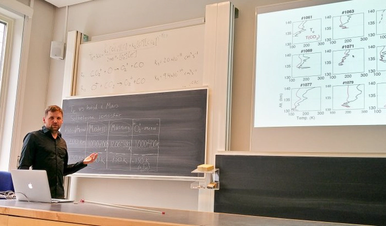 Erik Vigren under docentföreläsningen