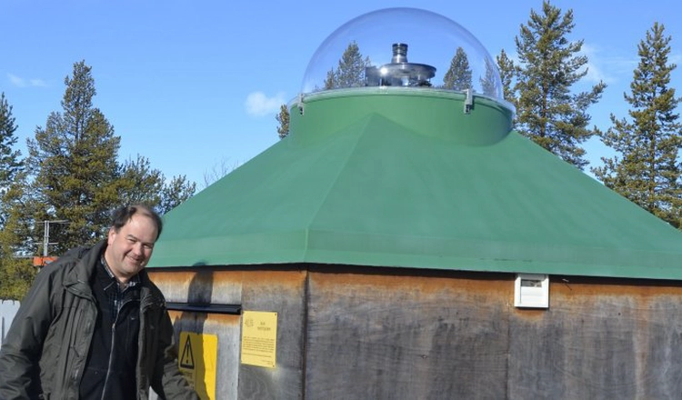 Urban Brändström, IRF, vid en av ALIS-stationerna. (The Auroral Large Imaging System, ALIS)
