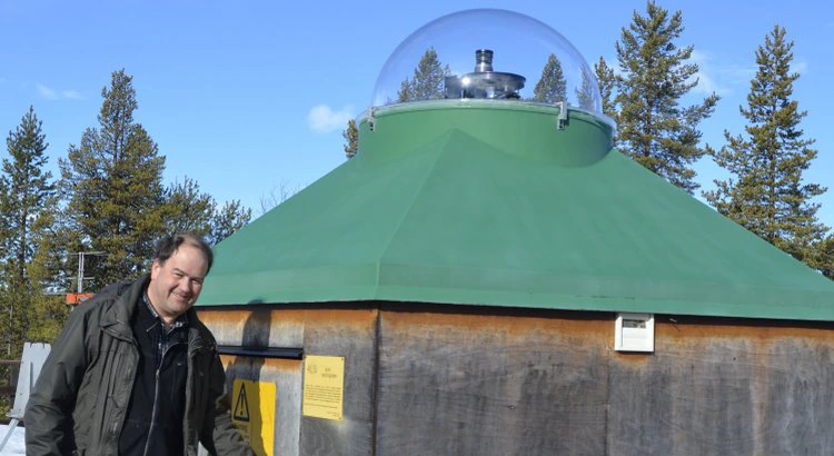 Urban Brändström, IRF, vid en av ALIS-stationerna. (The Auroral Large Imaging System, ALIS) Urban Brändström, IRF, vid en av ALIS-stationerna. (The Auroral Large Imaging System, ALIS)