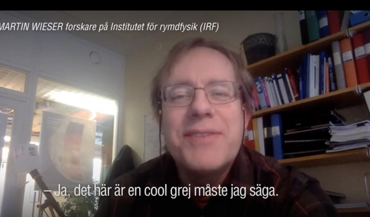 Martin Wieser under intervjun om vatten på månen, textat "Ja, det är en cool grej måste jag säga"