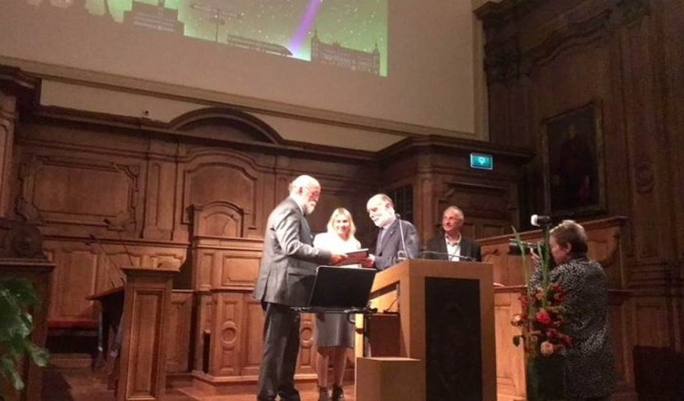 Hermann Opgenoorth tar emot medaljen i Leuven, Belgien Hermann Opgenoorth tar emot medaljen i Leuven, Belgien