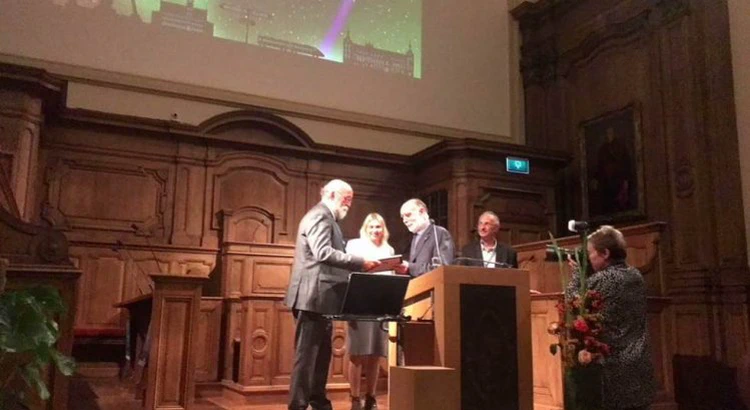 Hermann Opgenoorth tar emot medaljen i Leuven, Belgien Hermann Opgenoorth tar emot medaljen i Leuven, Belgien