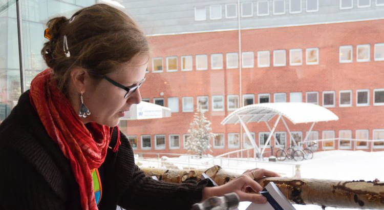 Audrey Schillings "spikar" sin avhandling, som handlar om utflödet av syre från jordens atmosfär, vid Rymdcampus i Kiruna. Audrey Schillings "spikar" sin avhandling, som handlar om utflödet av syre från jordens atmosfär, vid Rymdcampus i Kiruna.