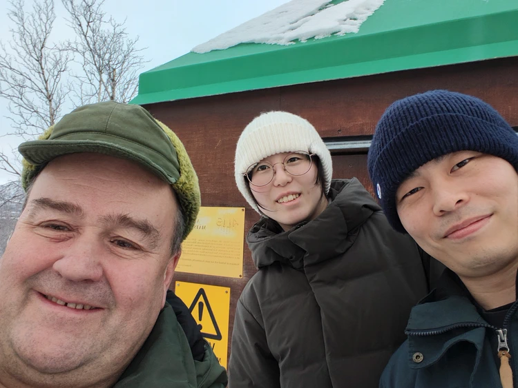 Bild på tre medarbetare