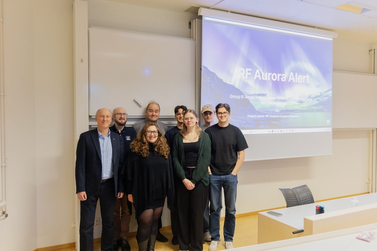 Gruppbild på studenterna och IRF