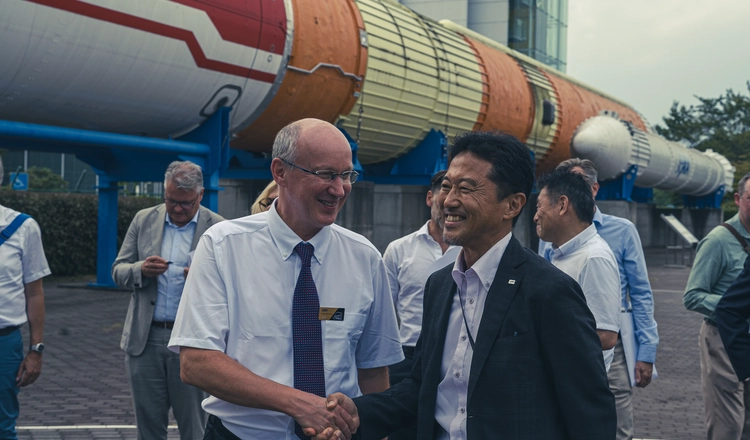 Generaldirektör Dr. Olle Norberg representerar Institutet för rymdfysik på Space Day i Osaka, Japan.