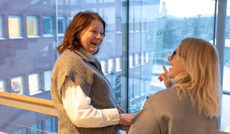 Annika Holmblad är IRF:s löneadministratör och Carina Gunillasson är receptionist