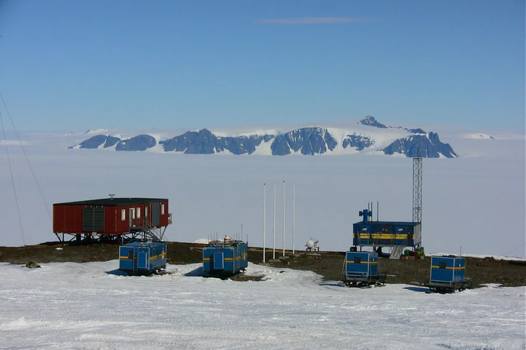 Scientific outpost in Antarctica, with a mountain range in the background