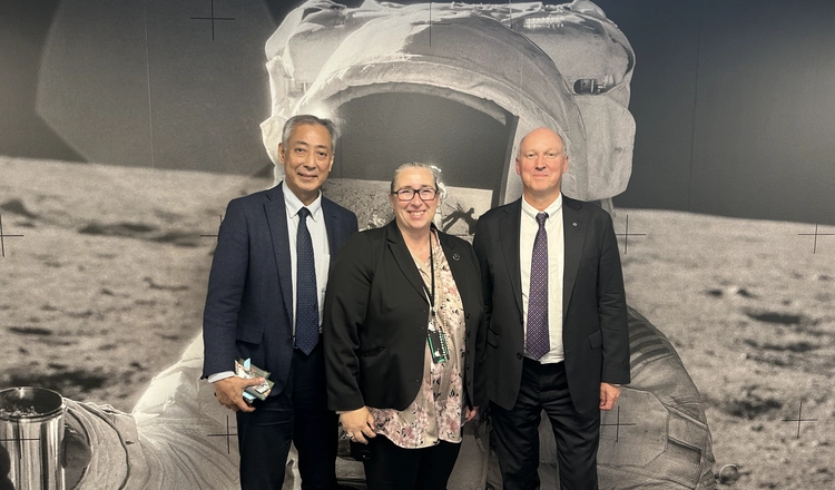Presidenten för JAXA, Dr Hiroshi Yamakawa intill Generaldirektören för Rymdstyrelsen, Ella Carlsson, samt IRF:s Generaldirektör Olle Norberg.