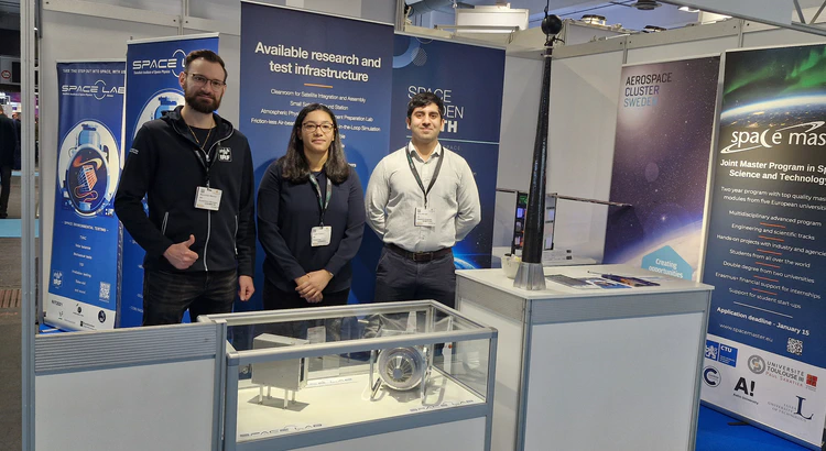 IRF-medarbetare på Space Tech Expo i Bremen, november 2025