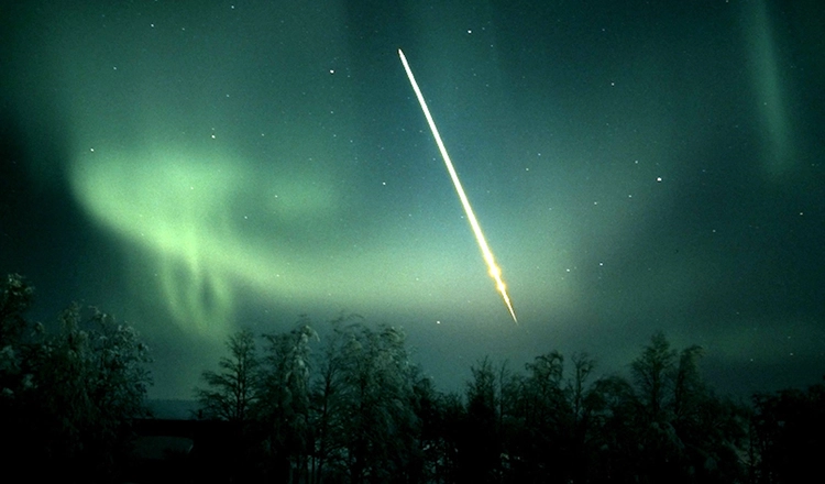 Norrsken och meteor.