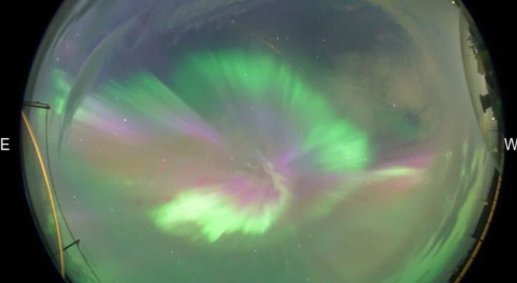 Screenshot from the IRF Aurora Alert mobile app showing the northern lights Screenshot from the IRF Aurora Alert mobile app showing the northern lights