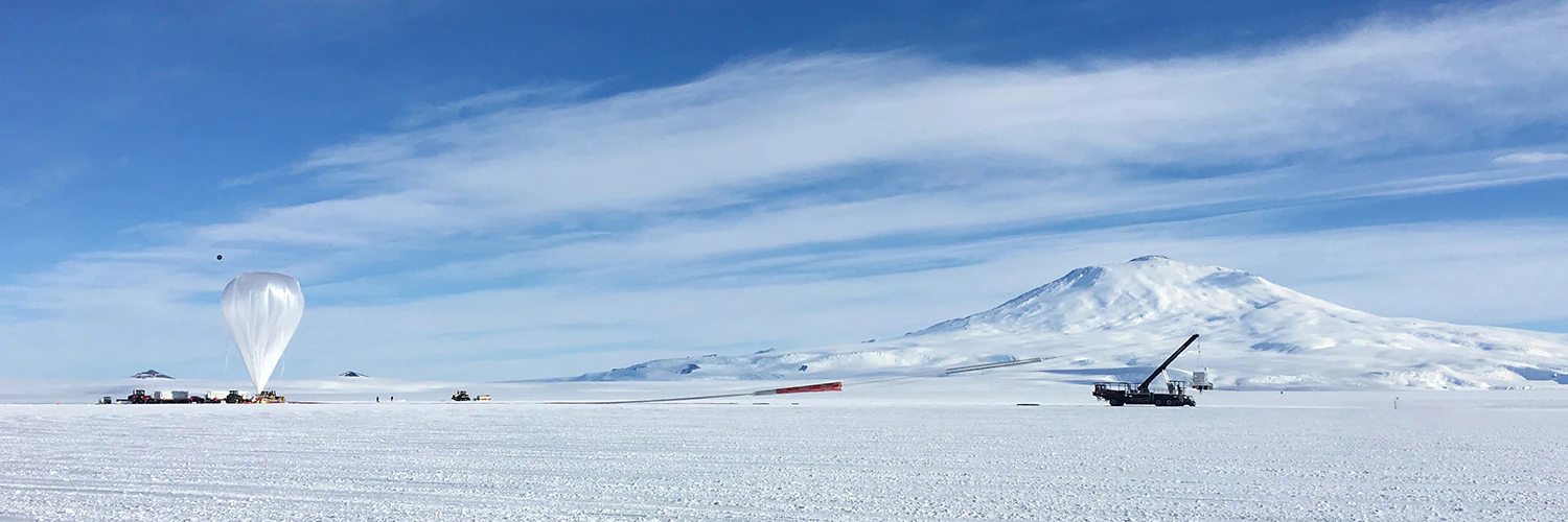 Balloon and launch vehicle at McMurdo-base, South Pole