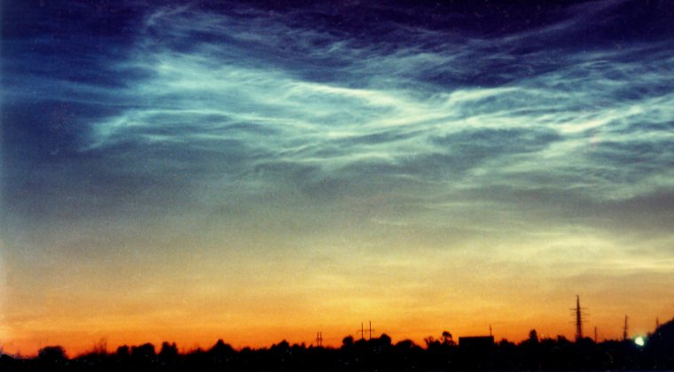 Sommarfenomenet nattlysande moln observeras från stratosfärballong