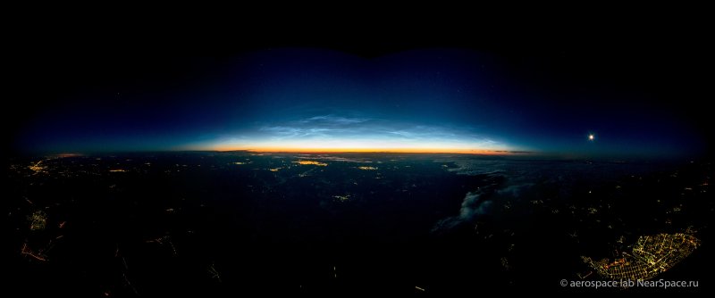 Observations of noctilucent clouds from a stratospheric balloon
